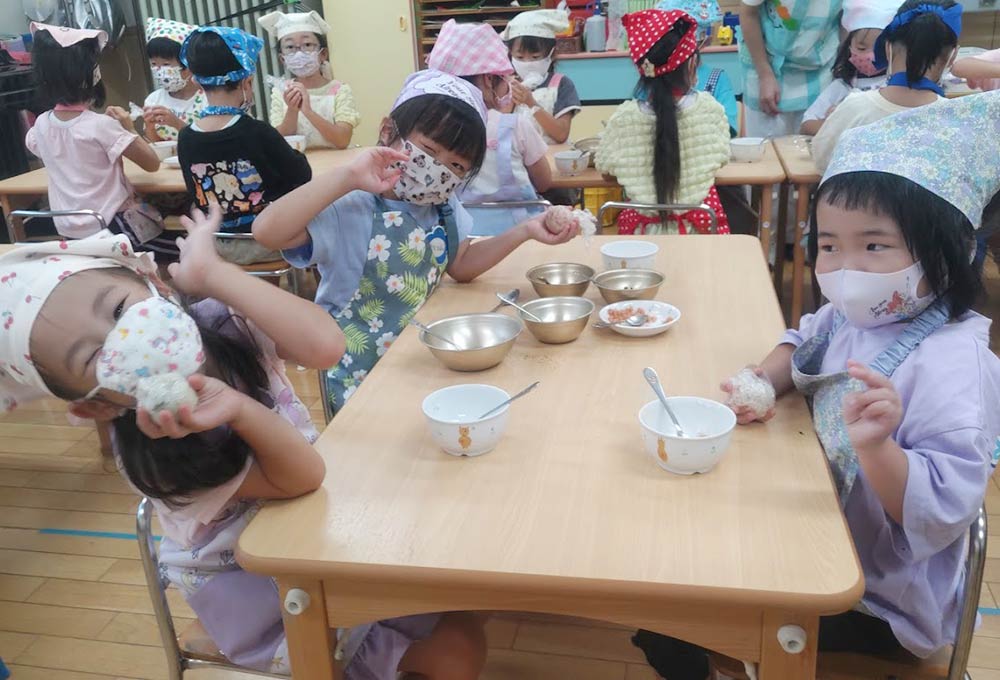 楽しいクッキングおにぎりづくり