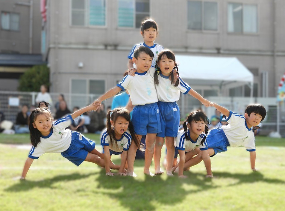 運動会　組体操クジャク
