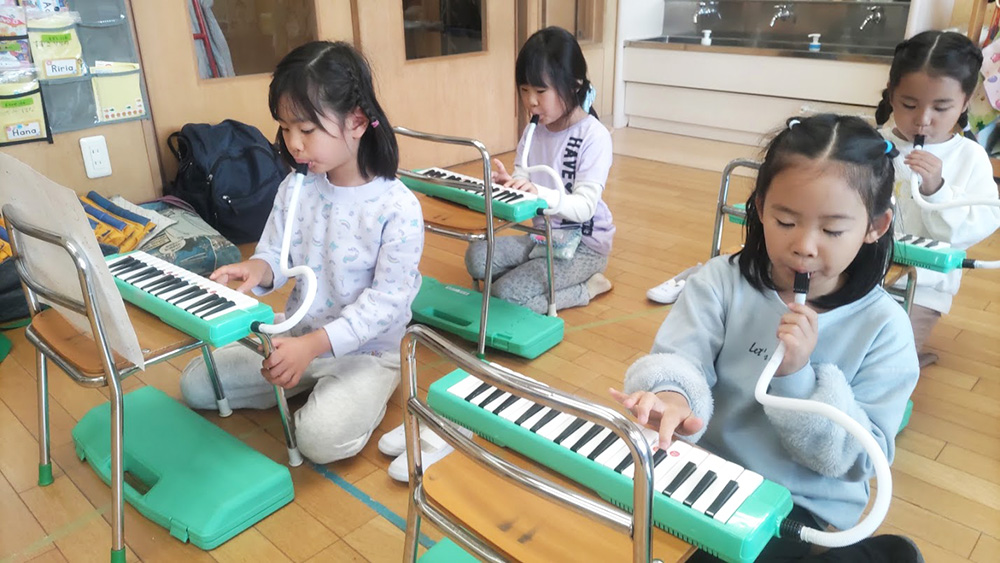 鍵盤ハーモニカの練習1