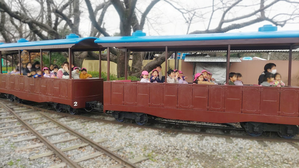 お別れ遠足　むさしの村鉄道に乗ったよ2